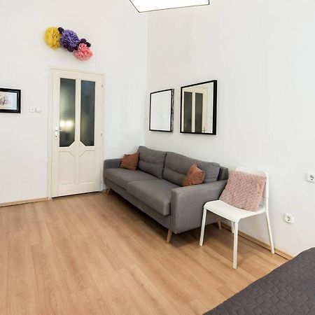 Cosy And Central Apartment With 4 Bedrooms And A/C Budapest Eksteriør bilde