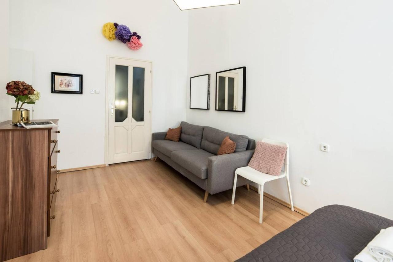 Cosy And Central Apartment With 4 Bedrooms And A/C Budapest Eksteriør bilde
