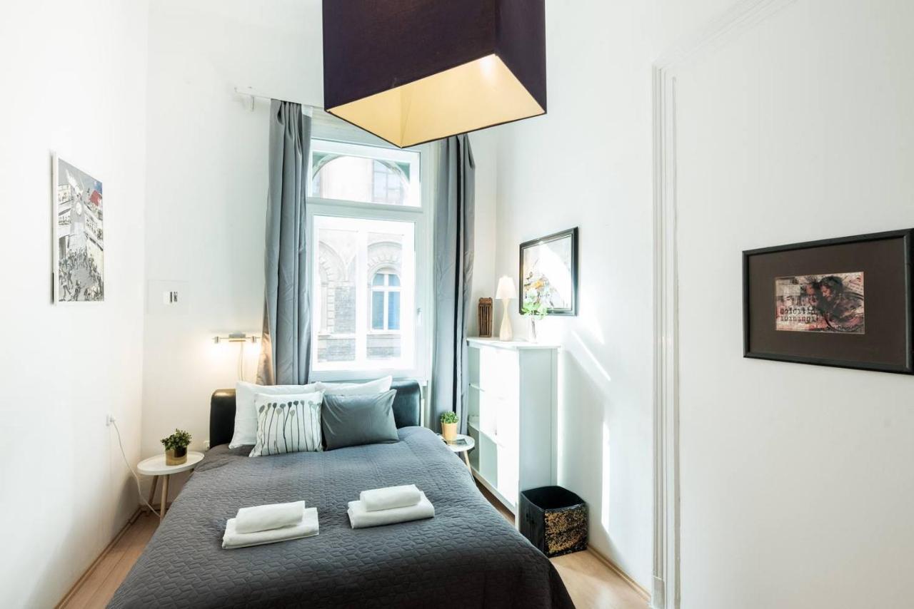 Cosy And Central Apartment With 4 Bedrooms And A/C Budapest Eksteriør bilde