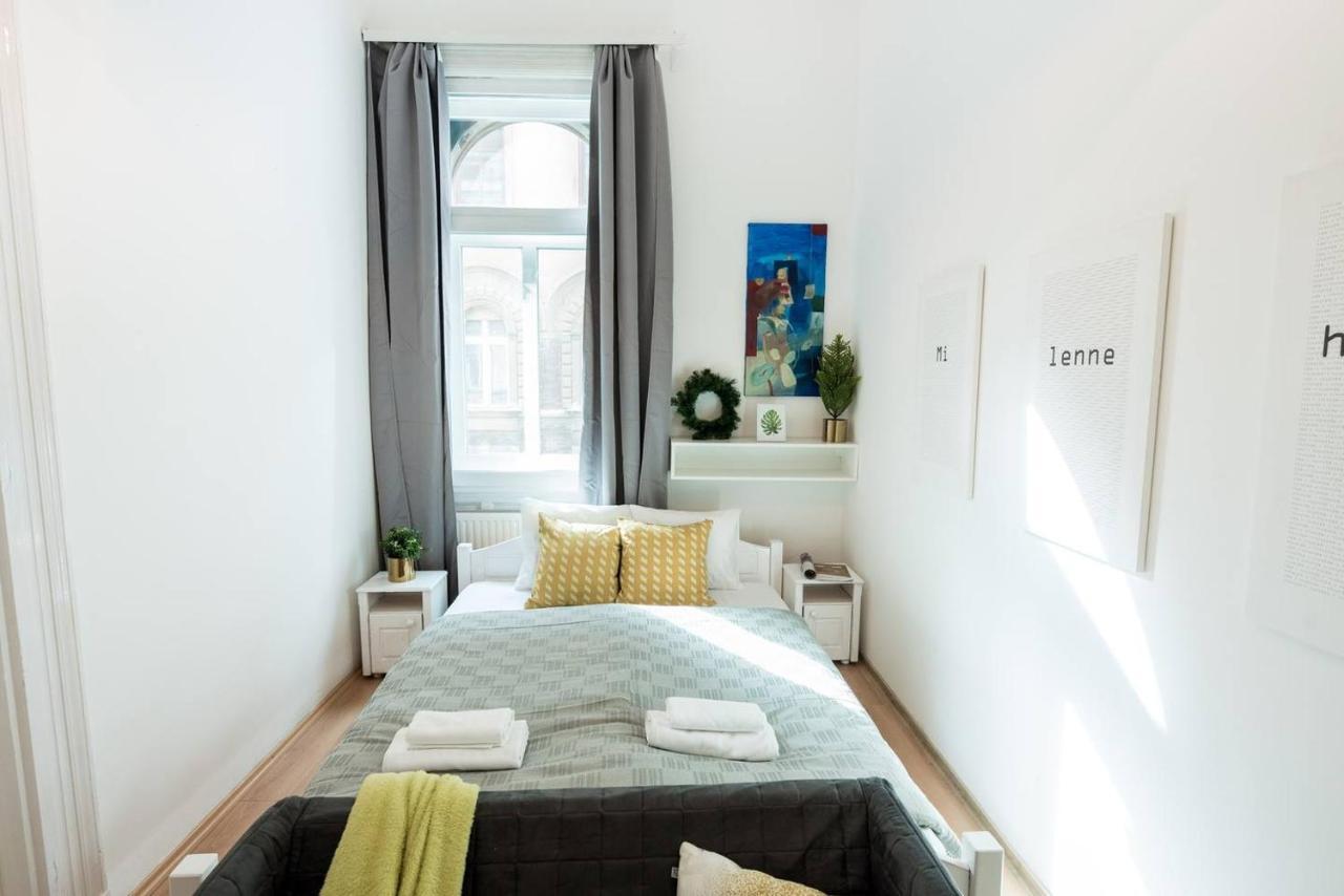 Cosy And Central Apartment With 4 Bedrooms And A/C Budapest Eksteriør bilde