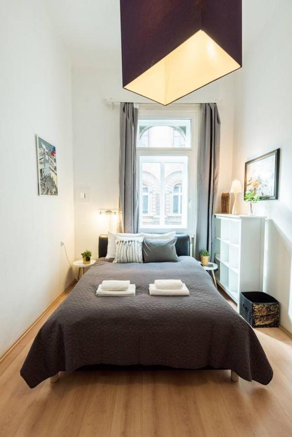 Cosy And Central Apartment With 4 Bedrooms And A/C Budapest Eksteriør bilde