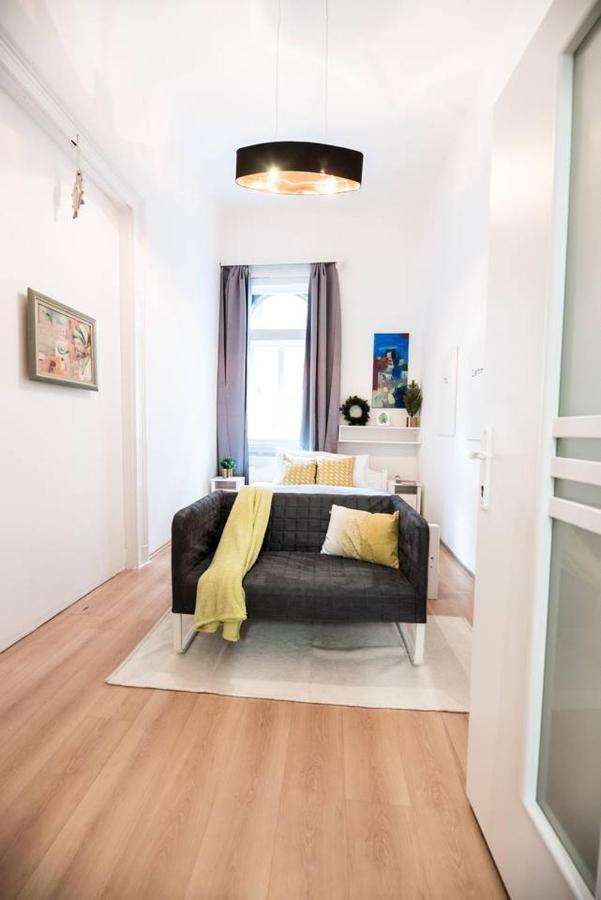 Cosy And Central Apartment With 4 Bedrooms And A/C Budapest Eksteriør bilde