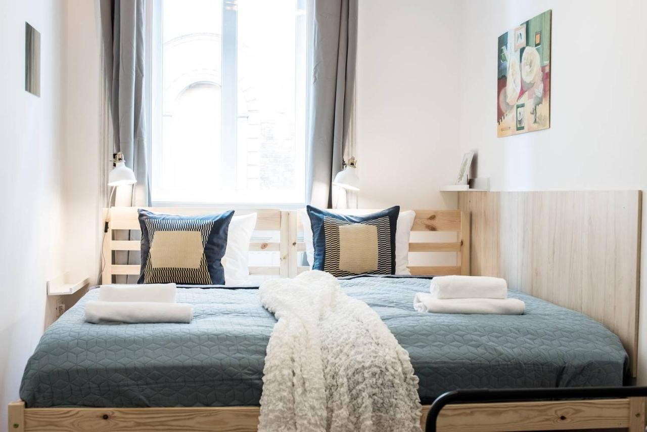Cosy And Central Apartment With 4 Bedrooms And A/C Budapest Eksteriør bilde