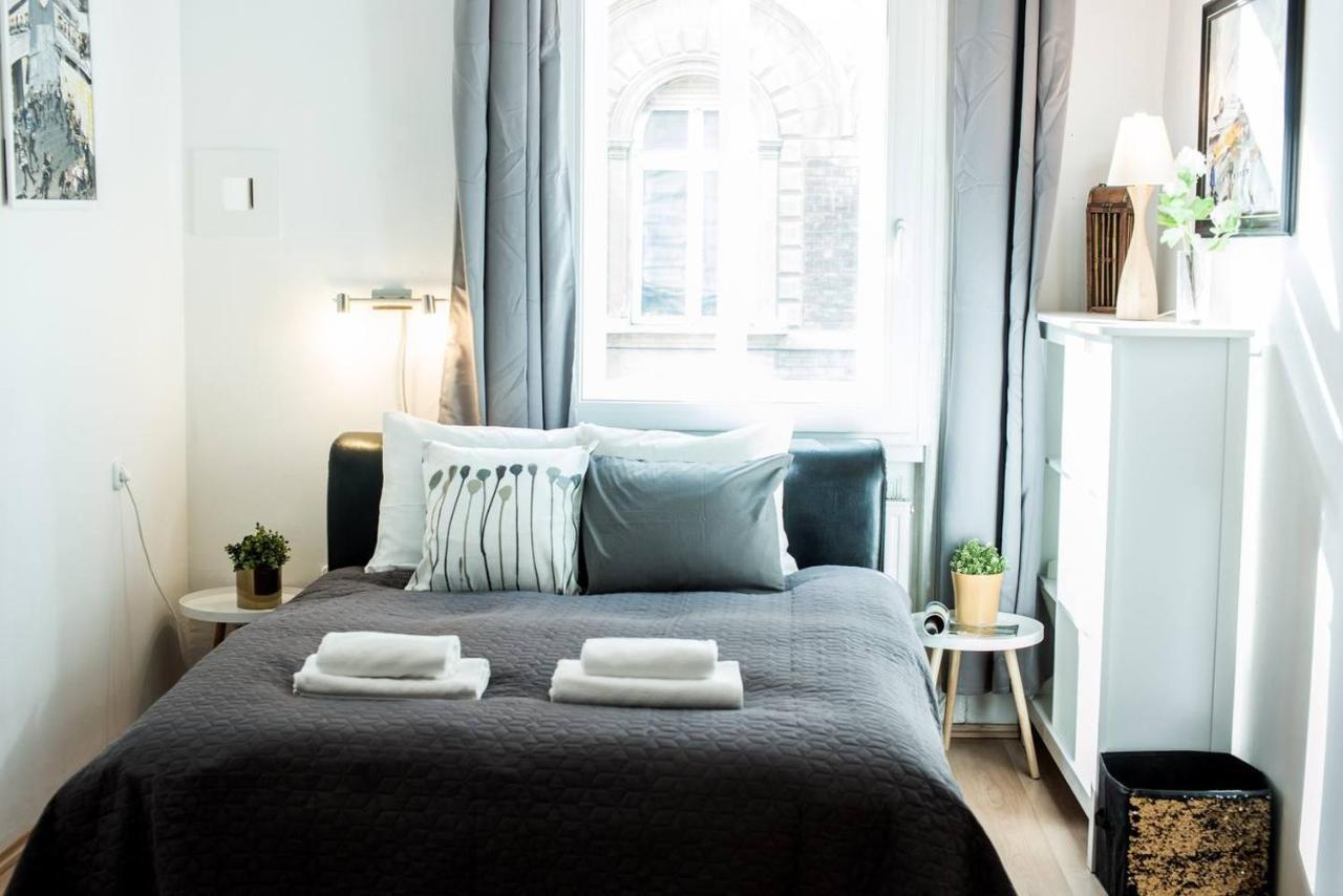 Cosy And Central Apartment With 4 Bedrooms And A/C Budapest Eksteriør bilde