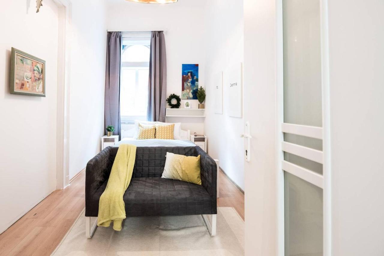 Cosy And Central Apartment With 4 Bedrooms And A/C Budapest Eksteriør bilde