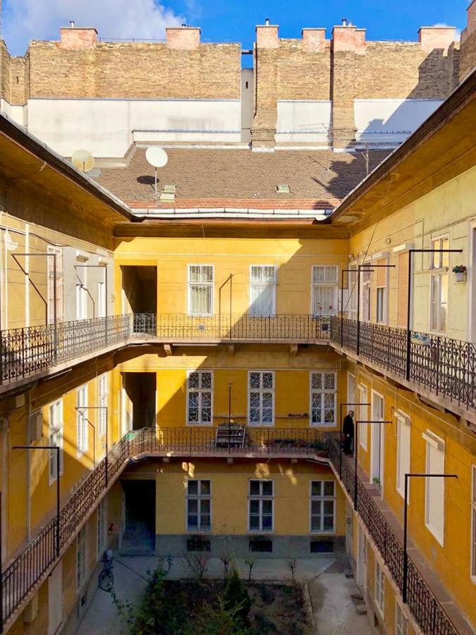 Cosy And Central Apartment With 4 Bedrooms And A/C Budapest Eksteriør bilde