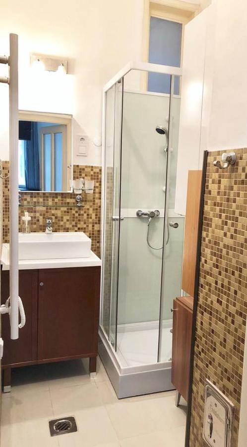 Cosy And Central Apartment With 4 Bedrooms And A/C Budapest Eksteriør bilde