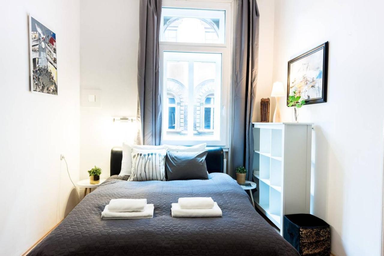 Cosy And Central Apartment With 4 Bedrooms And A/C Budapest Eksteriør bilde