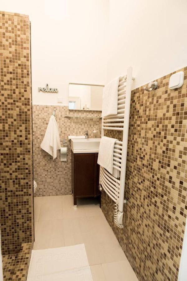 Cosy And Central Apartment With 4 Bedrooms And A/C Budapest Eksteriør bilde