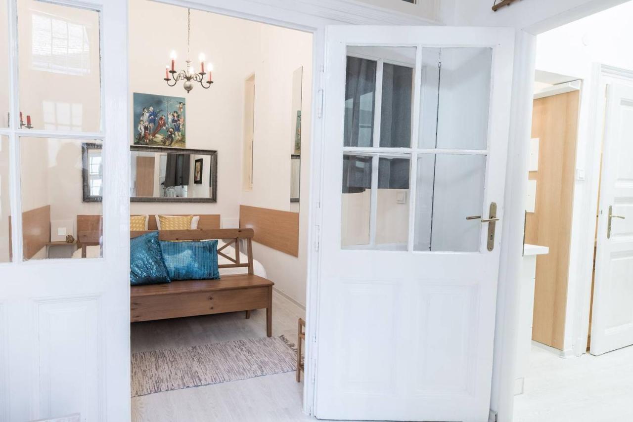 Cosy And Central Apartment With 4 Bedrooms And A/C Budapest Eksteriør bilde