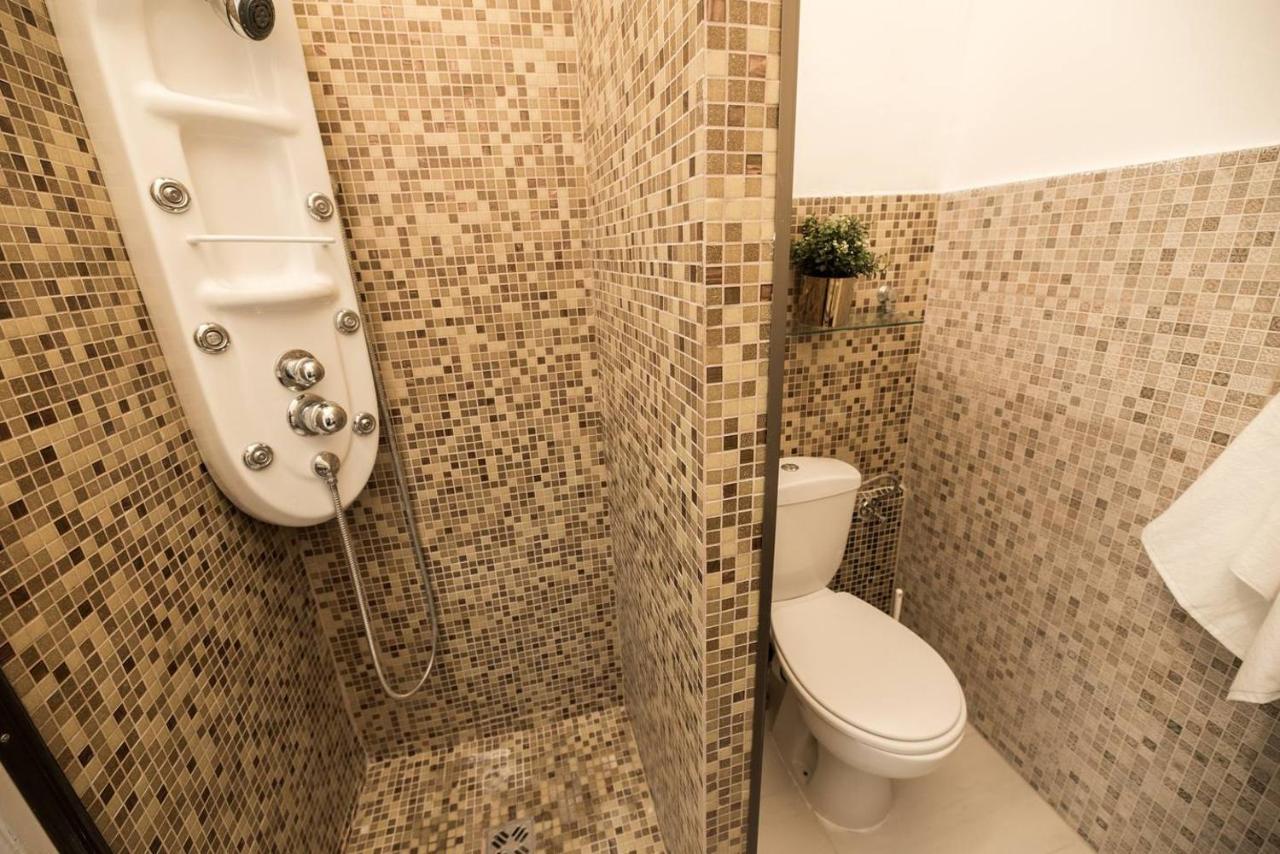 Cosy And Central Apartment With 4 Bedrooms And A/C Budapest Eksteriør bilde