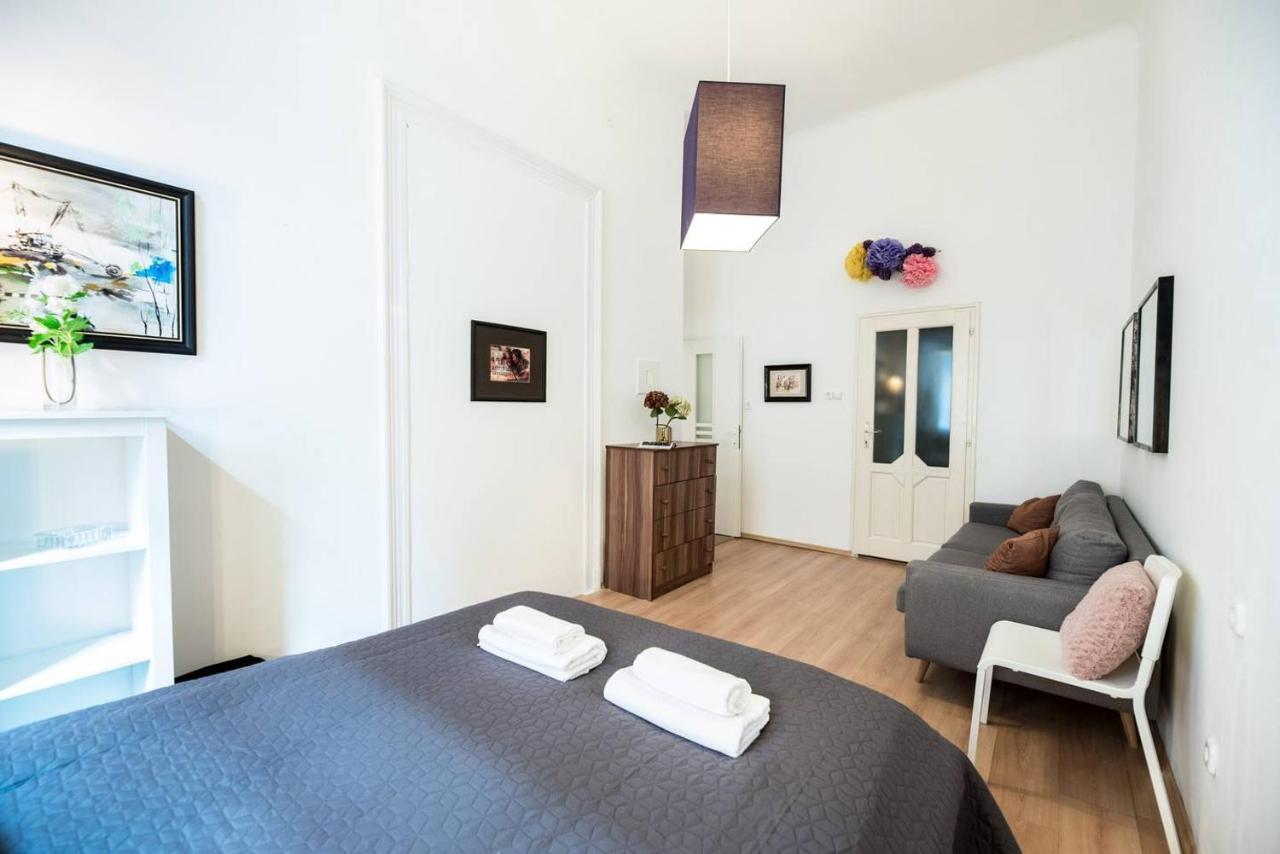 Cosy And Central Apartment With 4 Bedrooms And A/C Budapest Eksteriør bilde