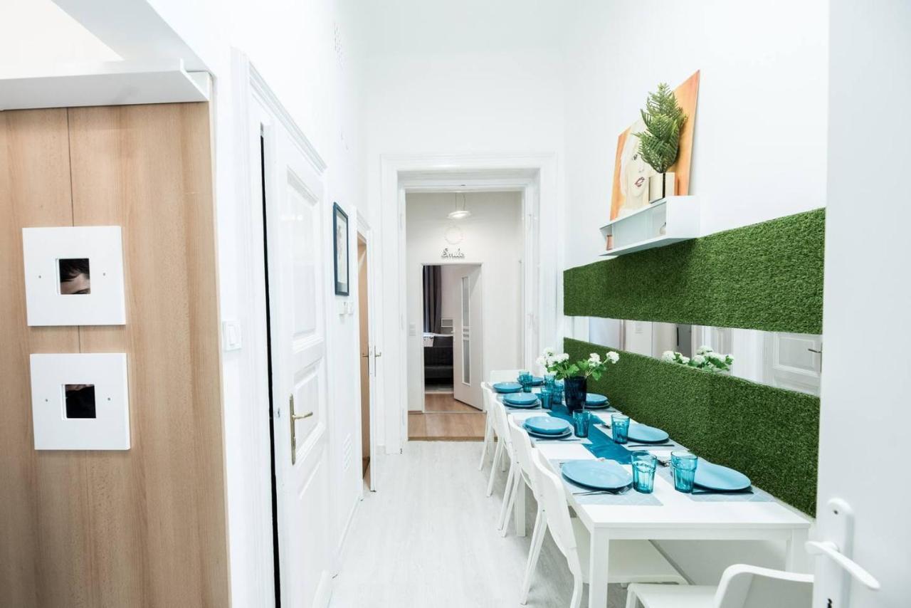 Cosy And Central Apartment With 4 Bedrooms And A/C Budapest Eksteriør bilde